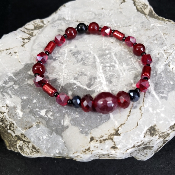 F18 Petite Wrist Blood Red Burgundy Glass Bracelet Aurora Borealis Handmade - Picture 3 of 12